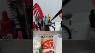 무편집동영상 코뉴어앵무새 Vlog_수분크림 바르다 뾰로지 발견/쪽집게로 뾰로지 없앨려는 무식한 언니