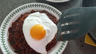 퀘이커앵무새 순도리♡부츄 아니고 오뚜기 짜장면~야무지게 먹끼