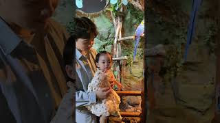 청금강앵무새 구경중인 이현~~