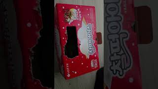 앵무새. 한스마카우. 13살. 심심해 할 때 박스 씹어…